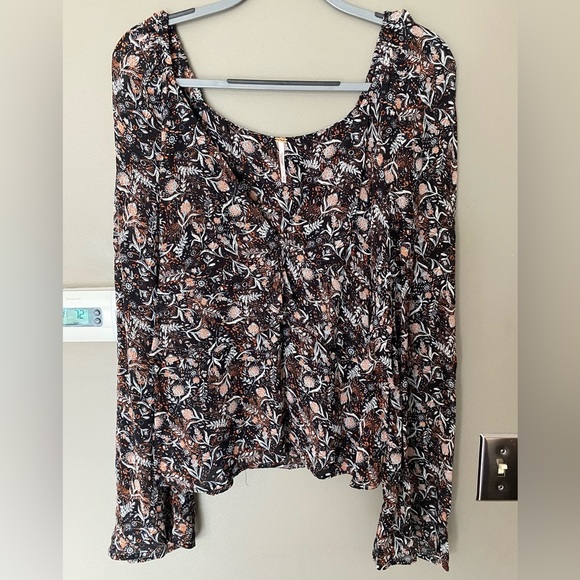 FREE PEOPLE Uptown Floral Black Bell Sleeve Top Size Medium - Picture 3 of 9
